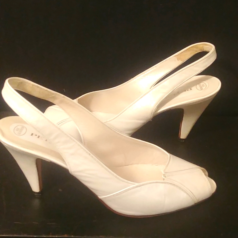 Vtg Peter Kaiser 9M White Leather Heel Sandals W. Germany